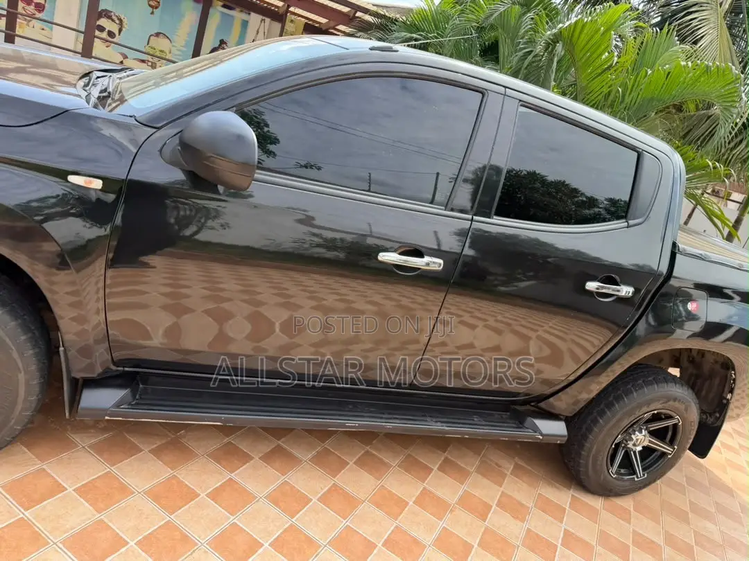 Mitsubishi L200 Club Cab 2.4 154hp 4WD 2019 Black