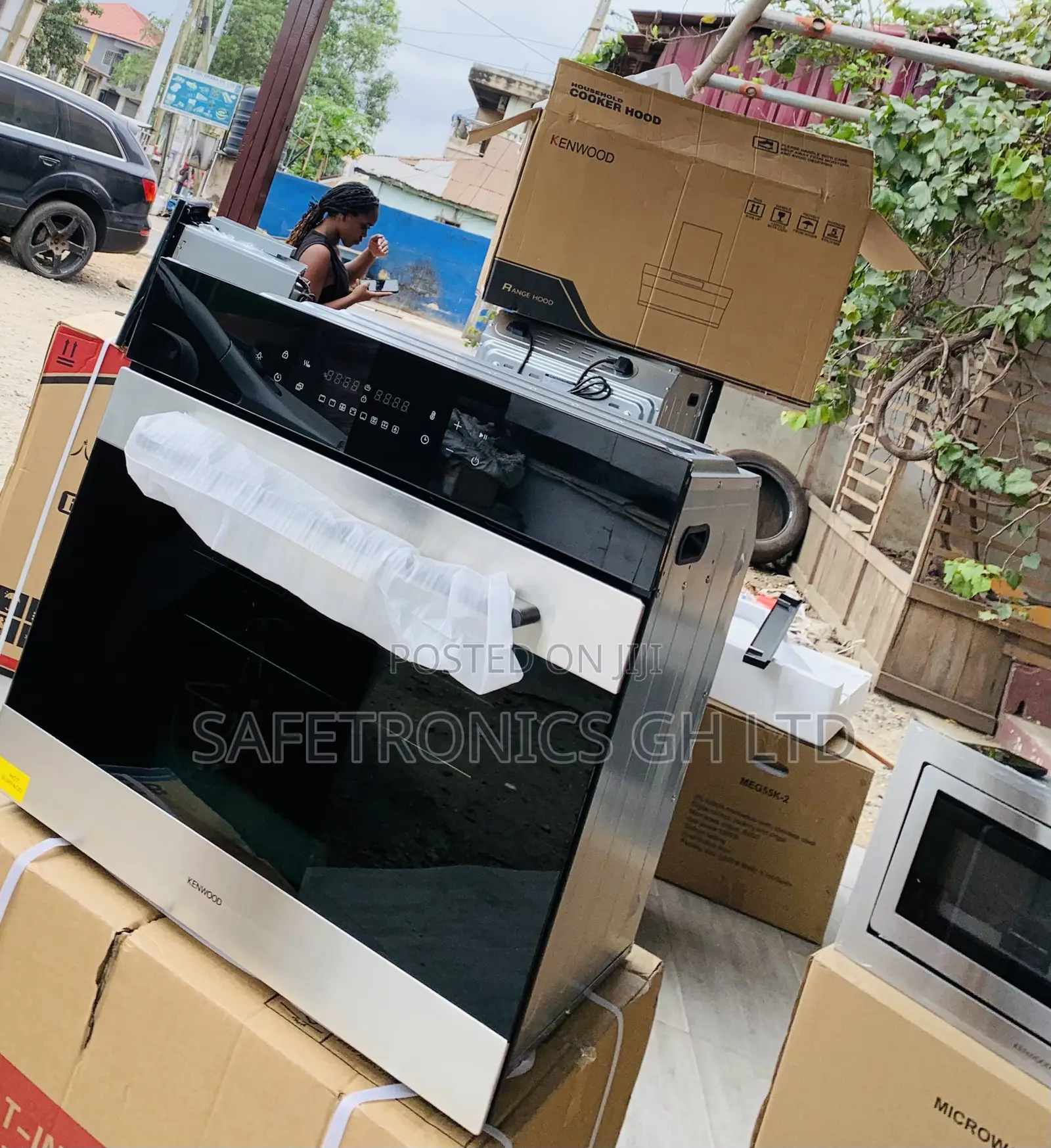 Grab Exclusive | Inbuilt Black Kenwood Oven