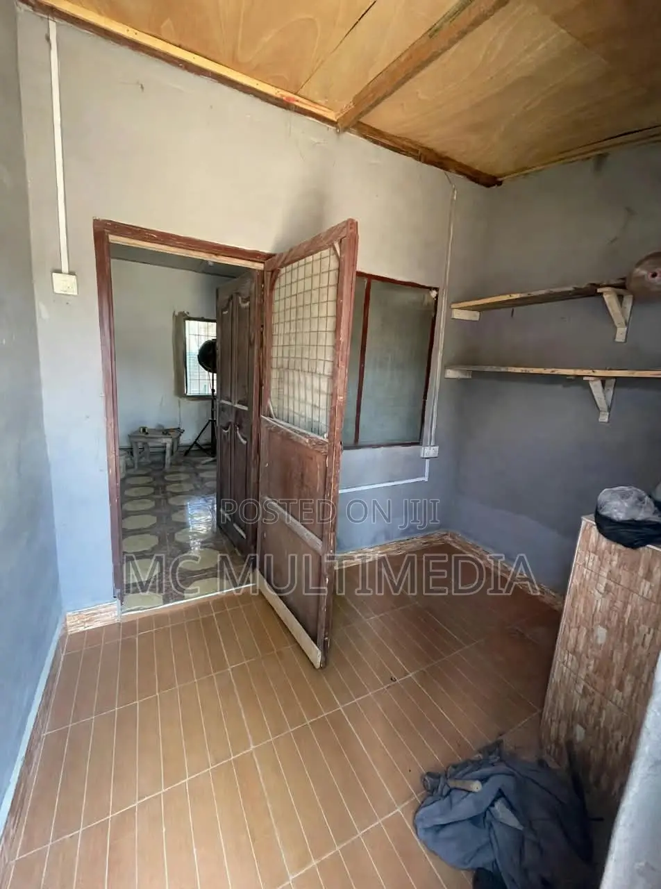 1bdrm Room & Parlour in Send The Money, A-Lang for rent