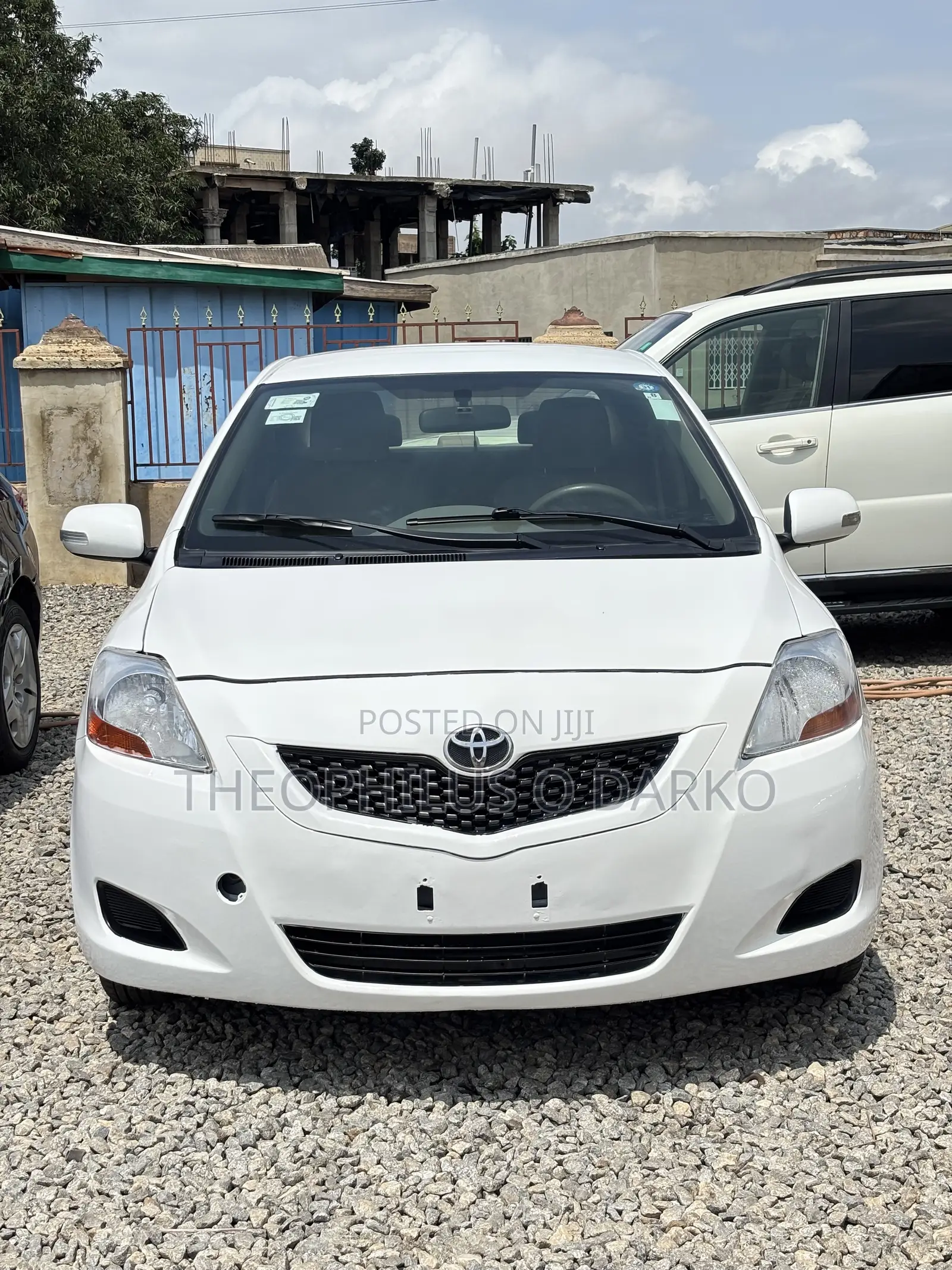Toyota Yaris Base Sedan 4dr 2011 White