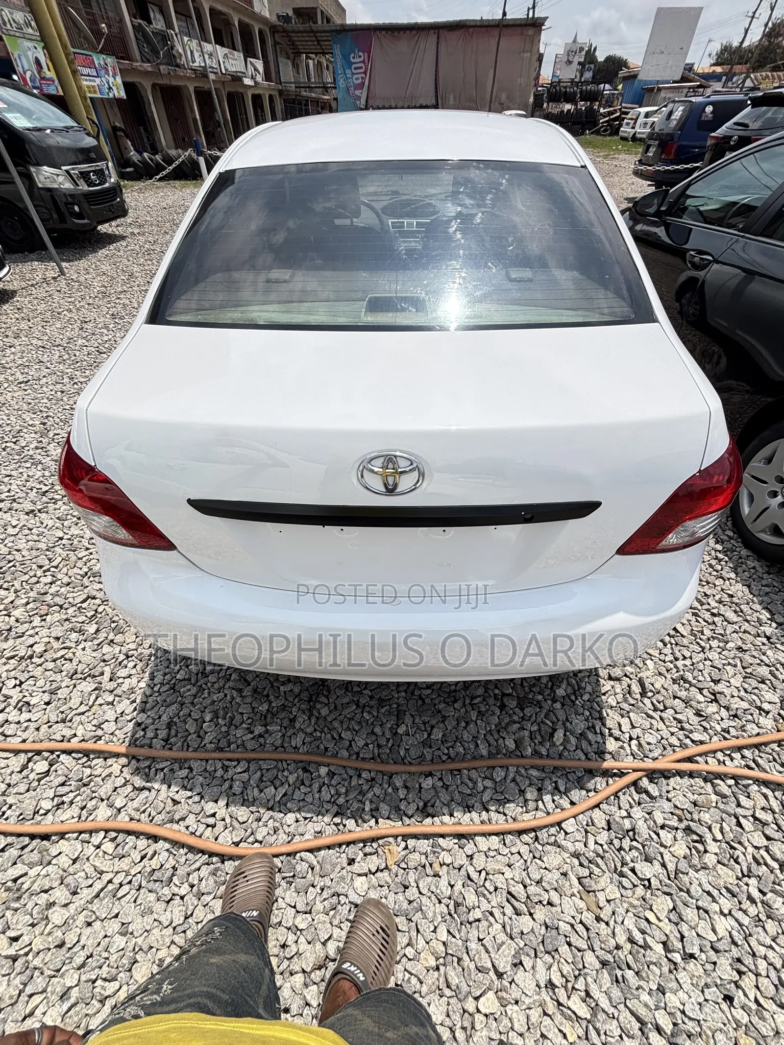Toyota Yaris Base Sedan 4dr 2011 White