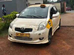 Toyota Vitz 1.3 FWD 5dr 2010 Beige