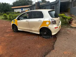 Toyota Vitz 1.3 FWD 5dr 2010 Beige
