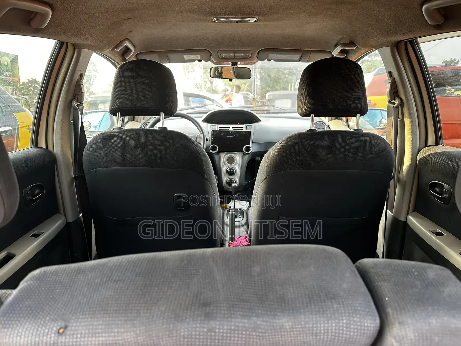 Toyota Vitz 1.3 FWD 5dr 2010 Beige