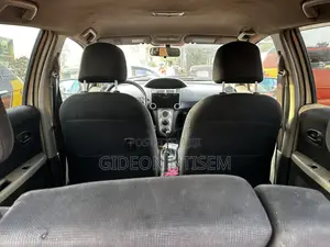 Toyota Vitz 1.3 FWD 5dr 2010 Beige