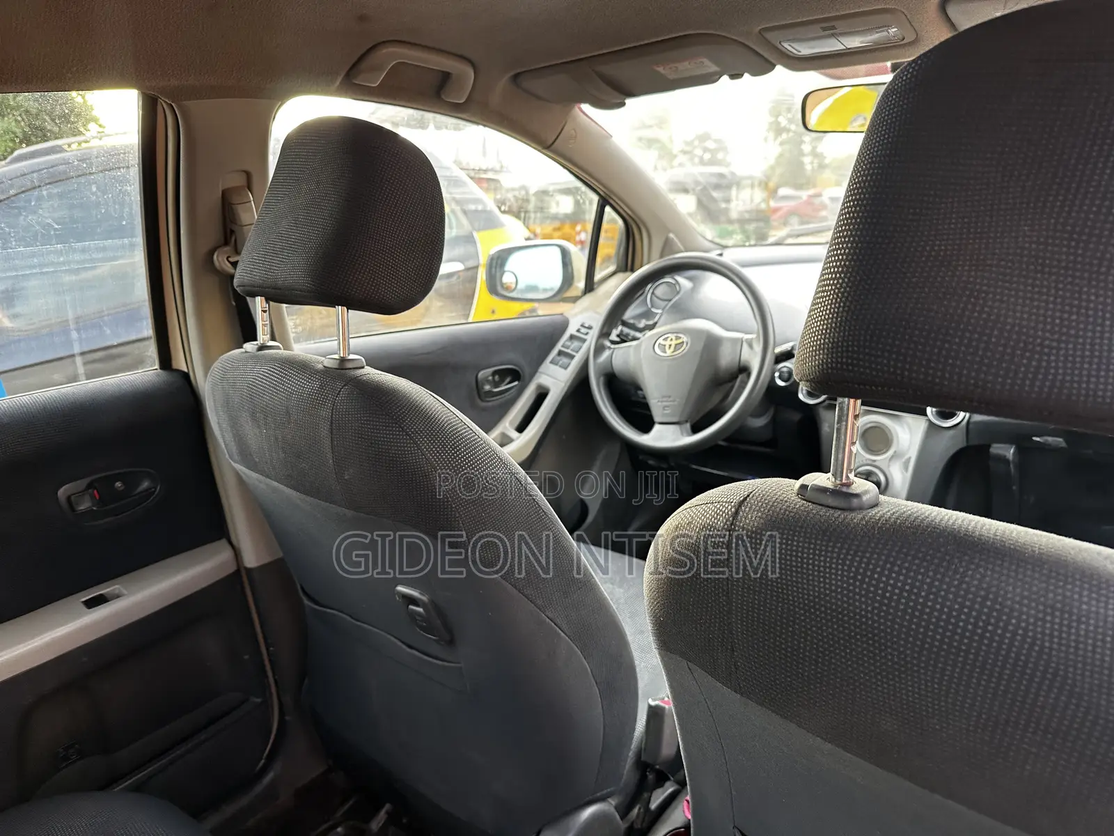 Toyota Vitz 1.3 FWD 5dr 2010 Beige