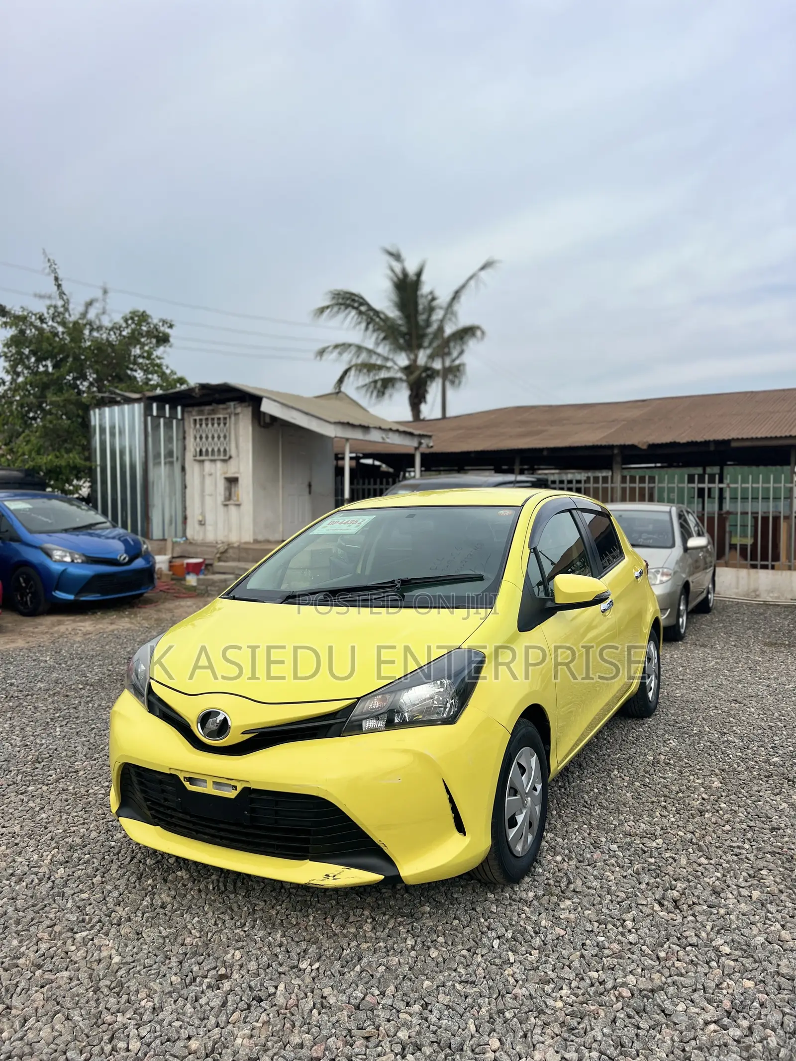 Toyota Vitz 1.3 AWD 3dr 2015 Yellow