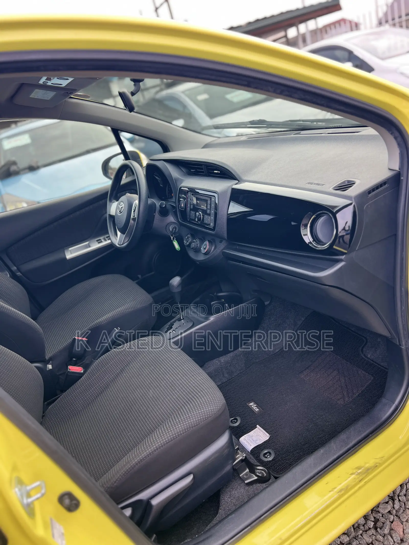Toyota Vitz 1.3 AWD 3dr 2015 Yellow