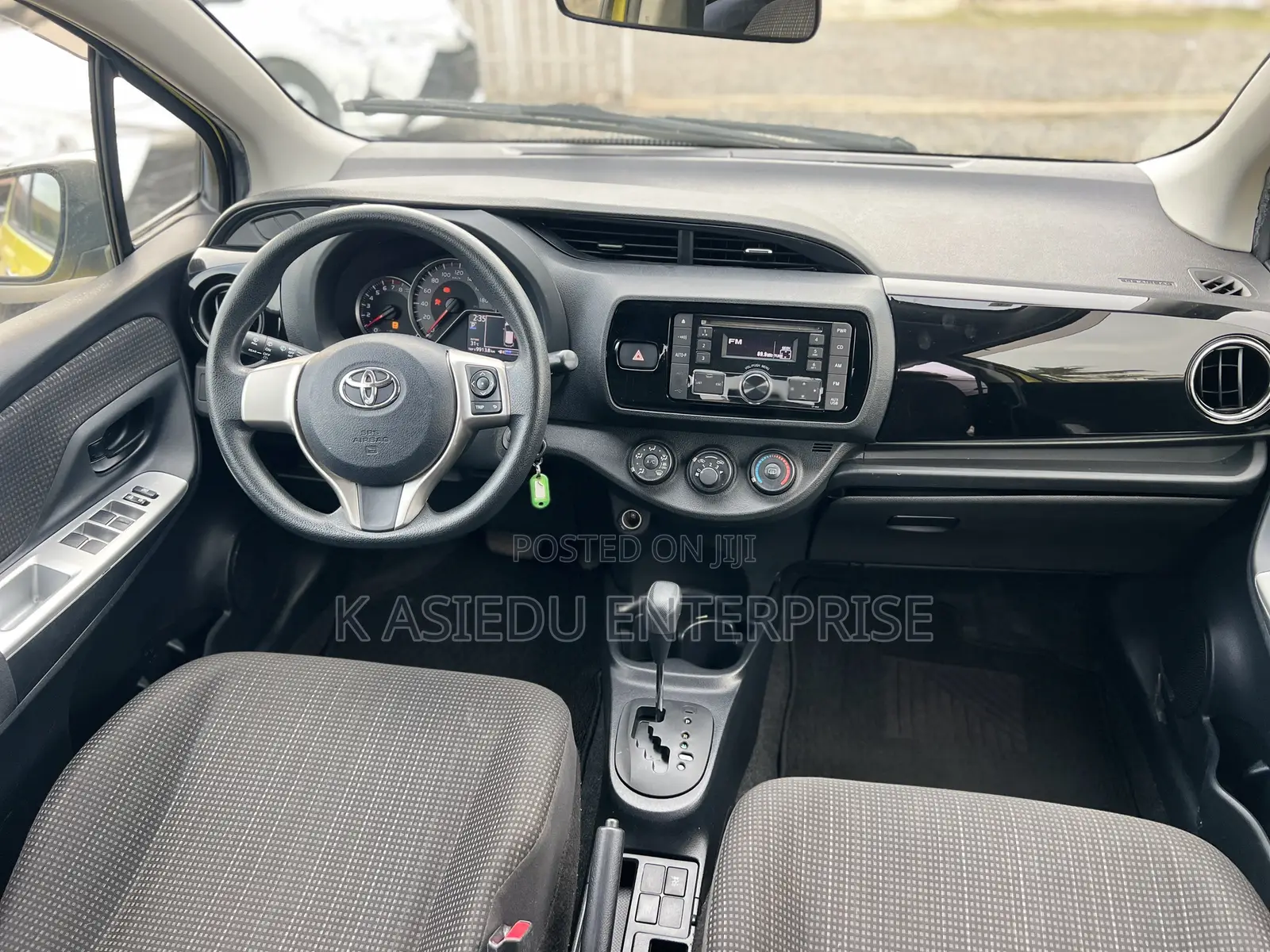 Toyota Vitz 1.3 AWD 3dr 2015 Yellow