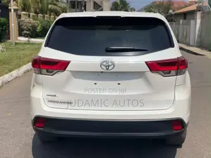Toyota Highlander LE 2019 White