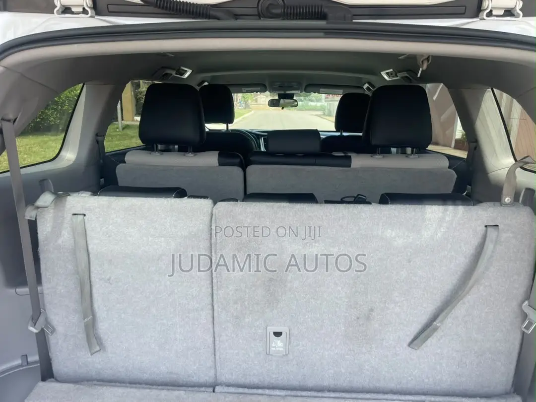 Toyota Highlander LE 2019 White