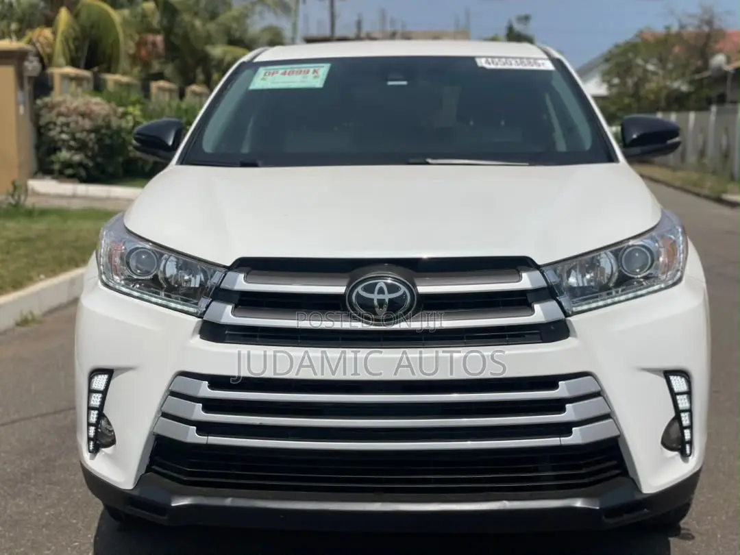 Toyota Highlander LE 2019 White
