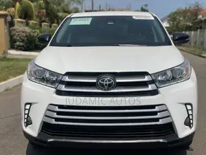 Toyota Highlander LE 2019 White