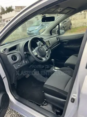 Toyota Vitz 1.3 AWD 3dr 2014 Silver