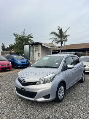 Toyota Vitz 1.3 AWD 3dr 2014 Silver