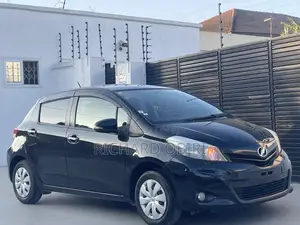 Toyota Vitz 1.3 FWD 5dr 2013 Black