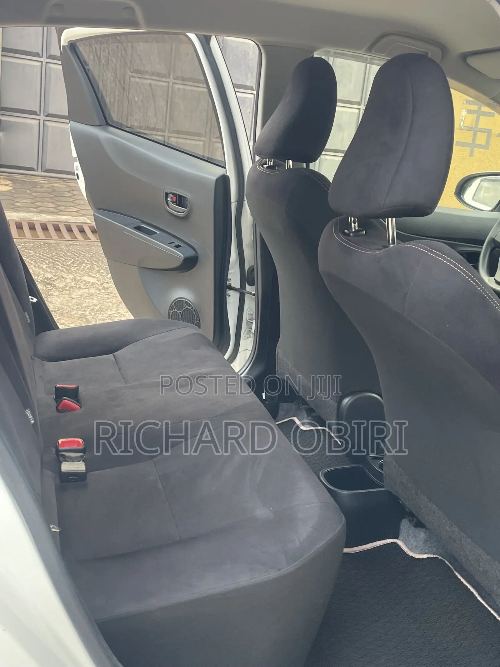 Toyota Vitz 1.3 FWD 5dr 2013 Black