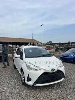 Toyota Vitz 1.3 AWD 5dr 2017 White