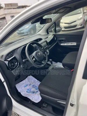 Toyota Vitz 1.3 AWD 5dr 2017 White