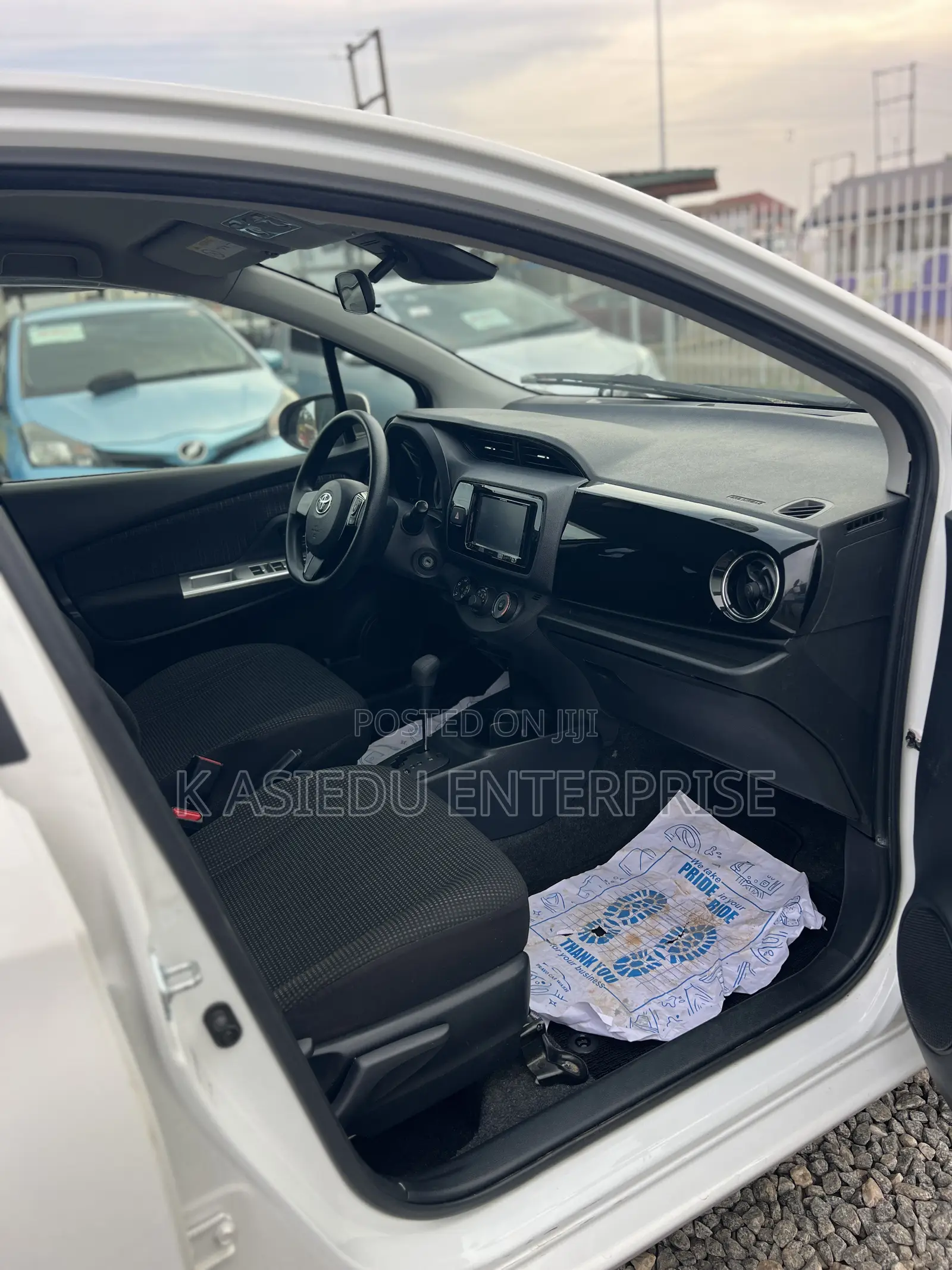 Toyota Vitz 1.3 AWD 5dr 2017 White