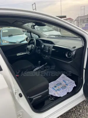 Toyota Vitz 1.3 AWD 5dr 2017 White