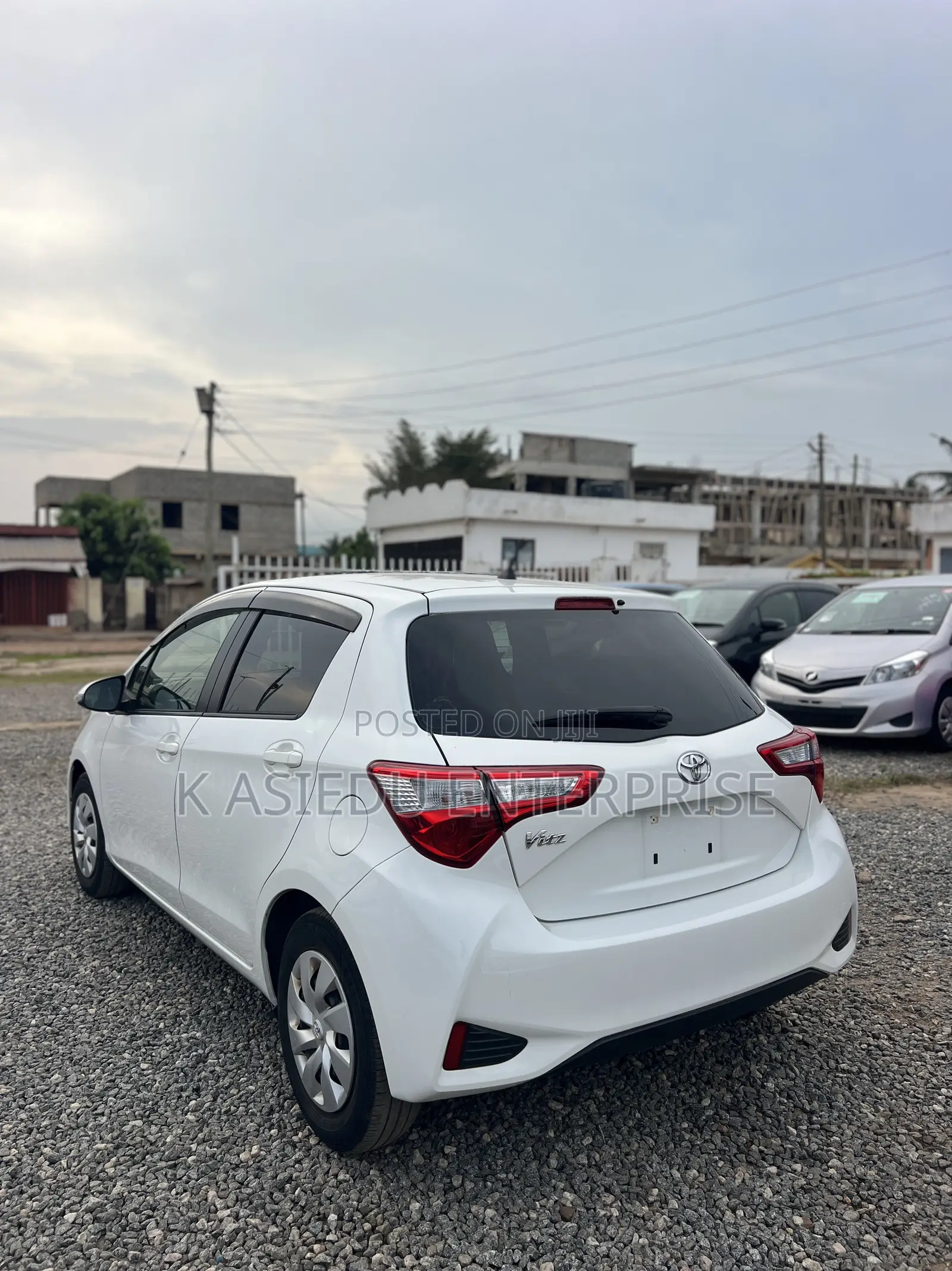 Toyota Vitz 1.3 AWD 5dr 2017 White