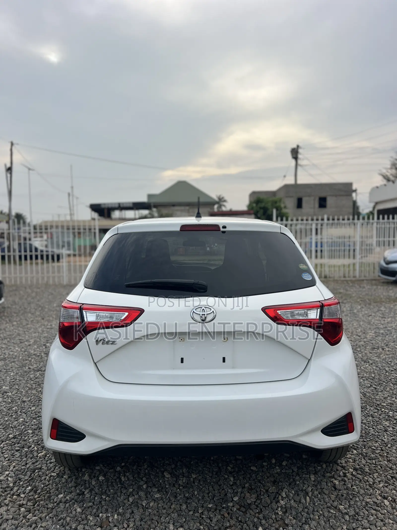 Toyota Vitz 1.3 AWD 5dr 2017 White