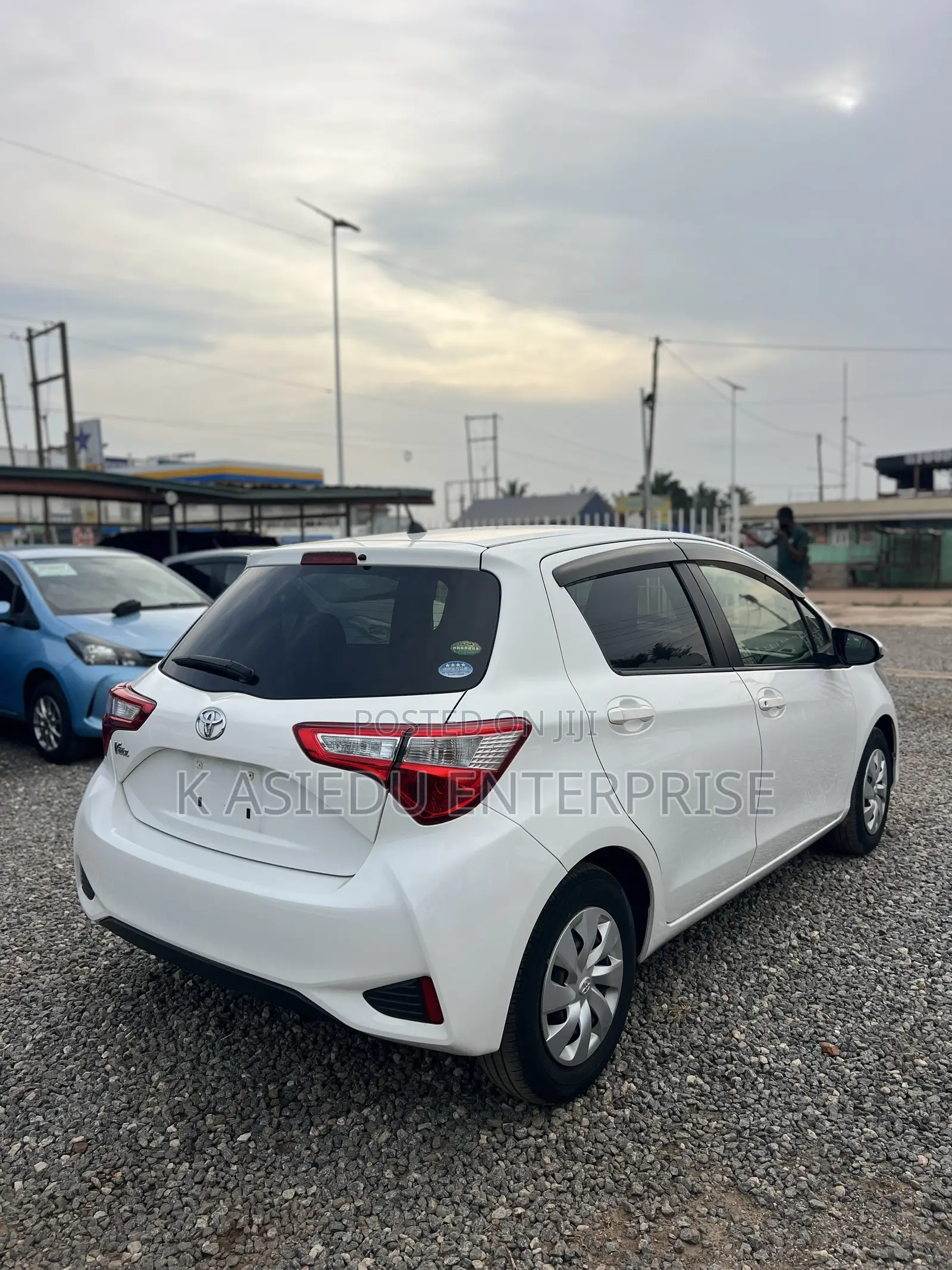 Toyota Vitz 1.3 AWD 5dr 2017 White