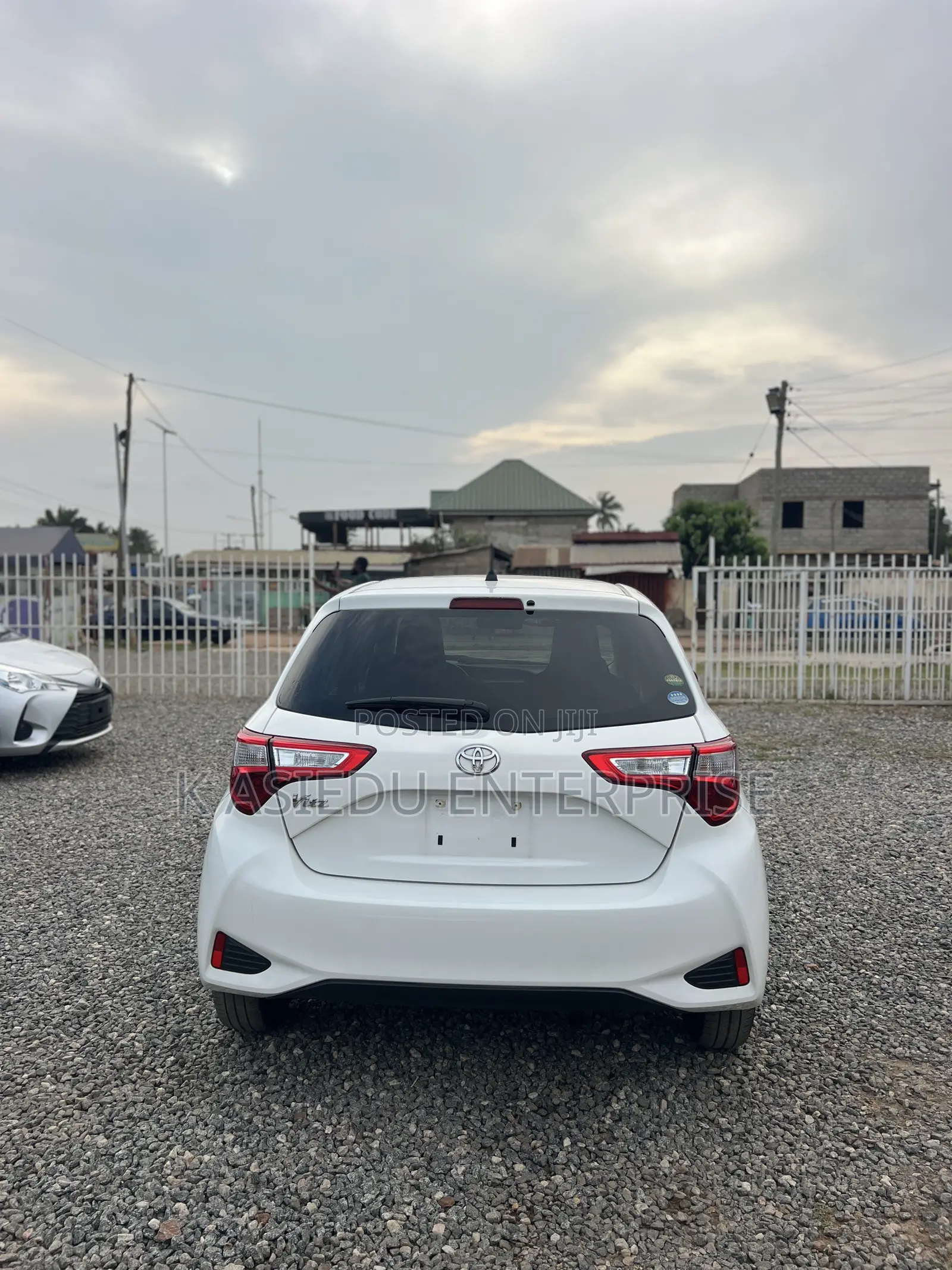 Toyota Vitz 1.3 AWD 5dr 2017 White