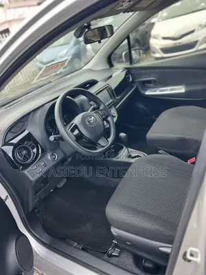 Toyota Vitz 1.3 AWD 3dr 2017 Silver