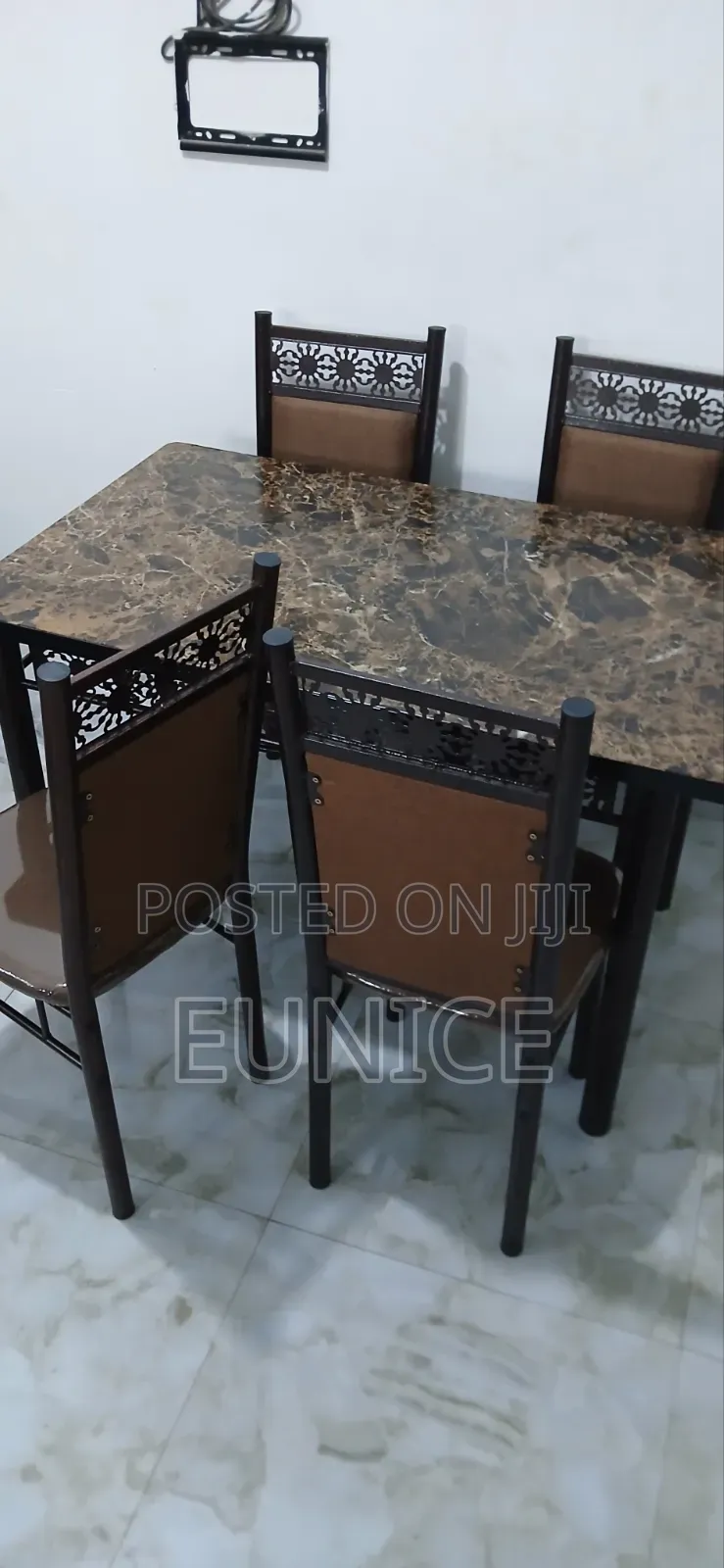 Affordable Dinning Table With With 4 Chairs