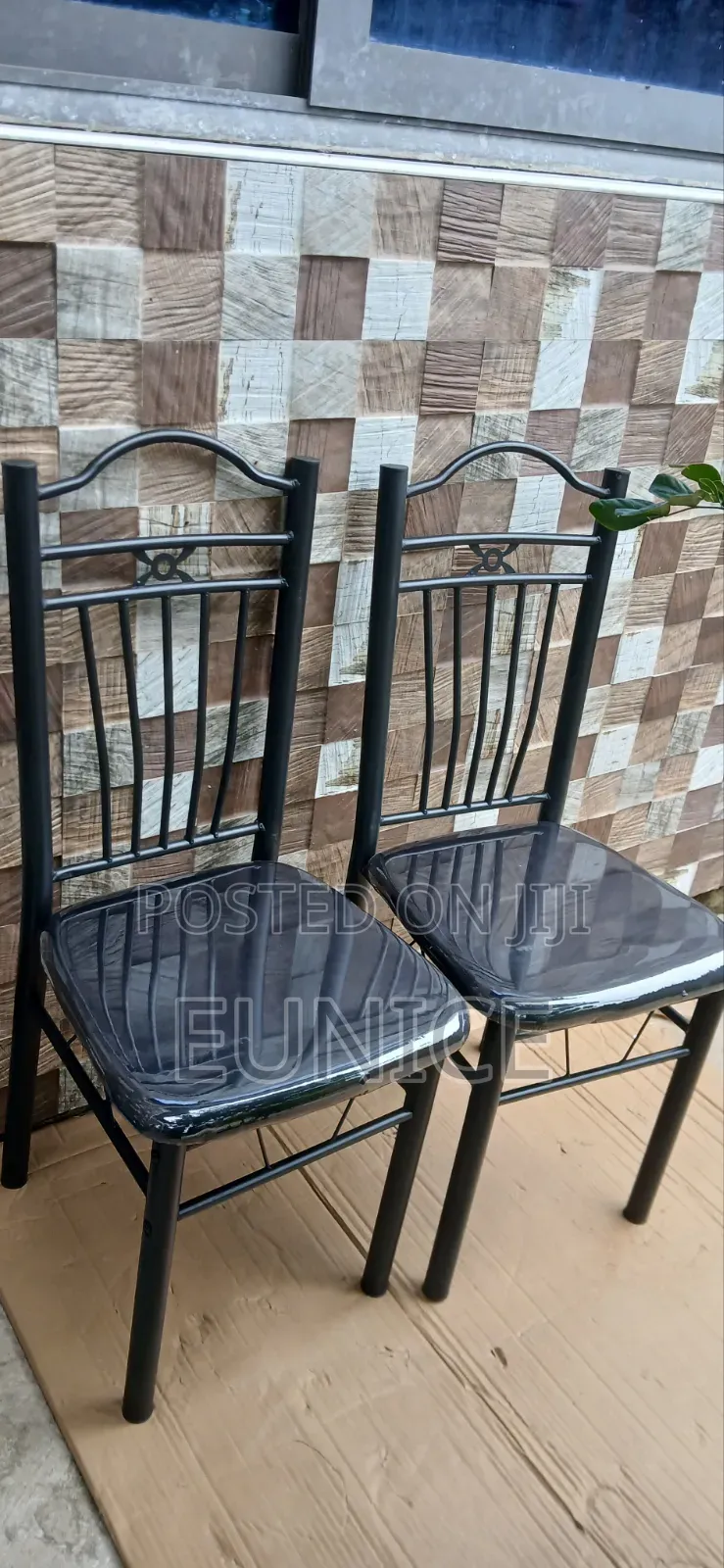 Affordable Dinning Chair With Metal Legs