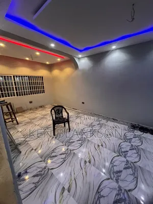 2bdrm Apartment in Exhibition for rent