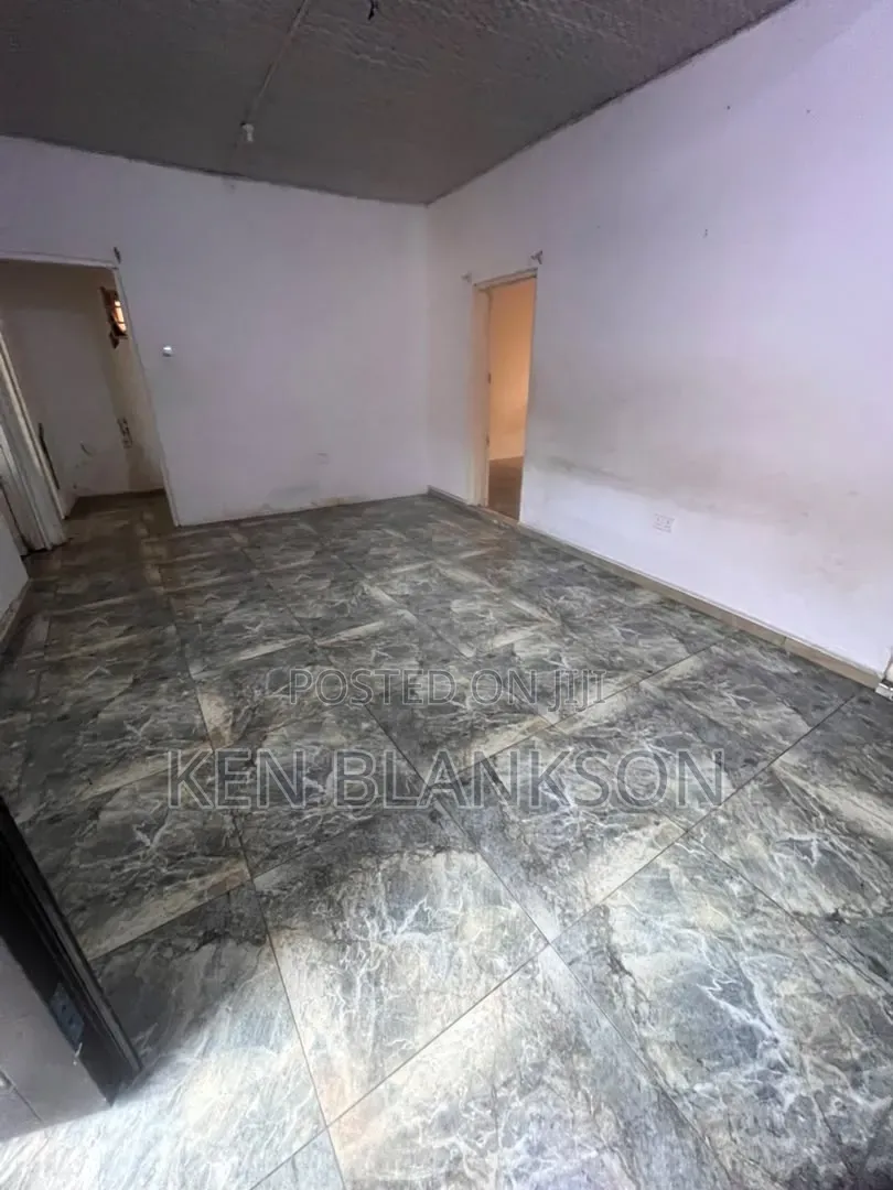 2bdrm Apartment in Exhibition for rent