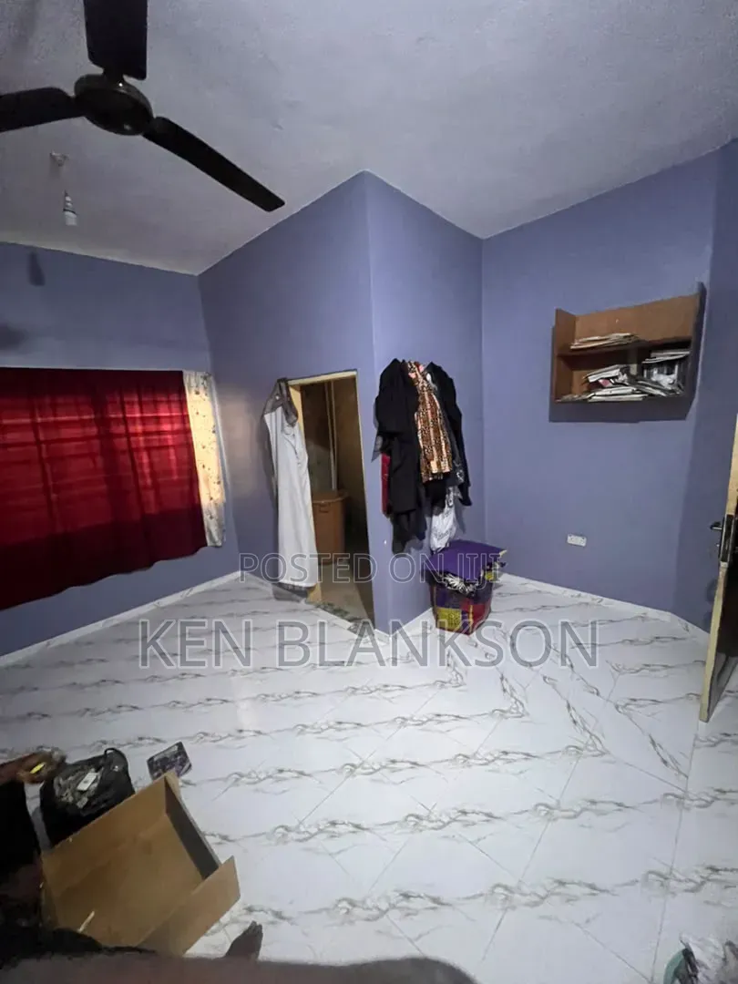 2bdrm Apartment in Exhibition for rent