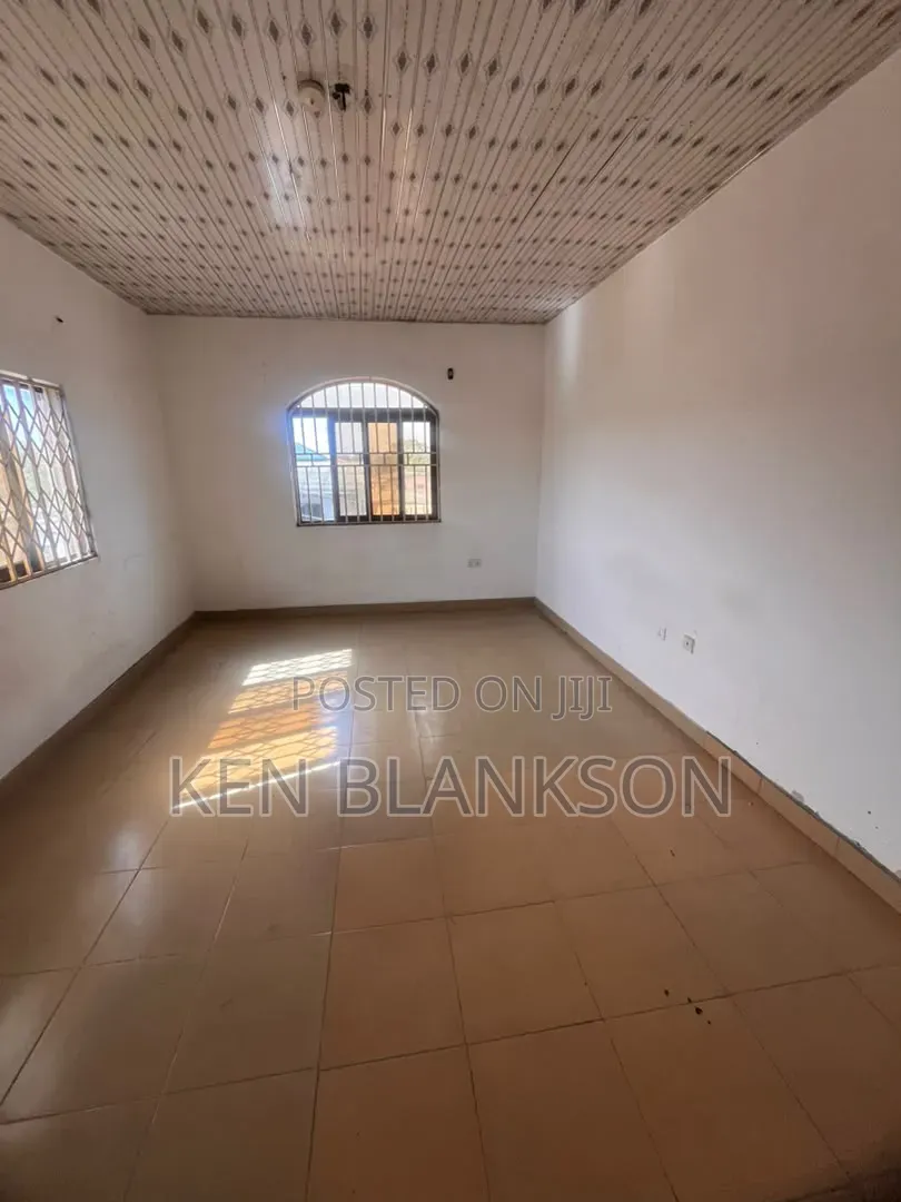 2bdrm Apartment in Exhibition for rent