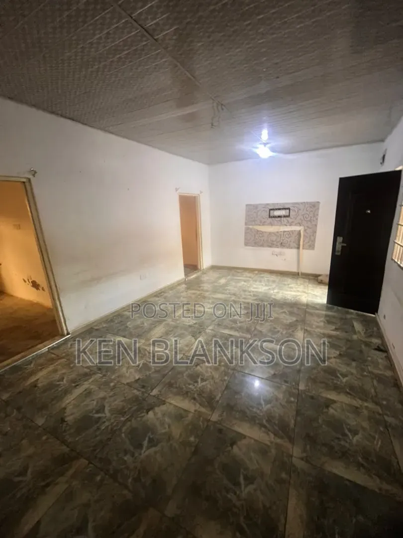2bdrm Apartment in Exhibition for rent