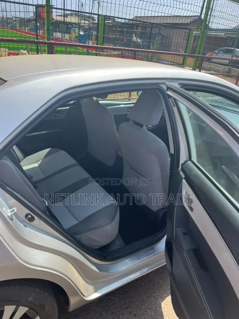 Toyota Corolla 2017 Silver