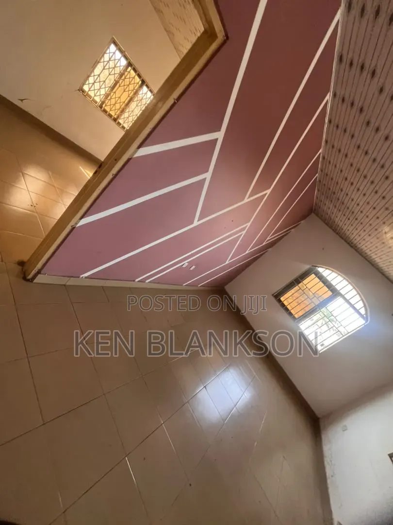 1bdrm Apartment in Exhibition for rent