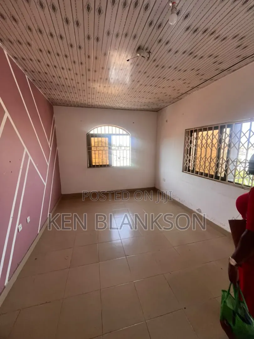 1bdrm Apartment in Exhibition for rent