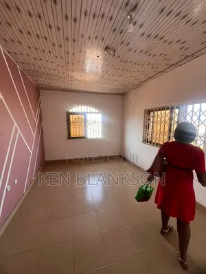 1bdrm Apartment in Exhibition for rent