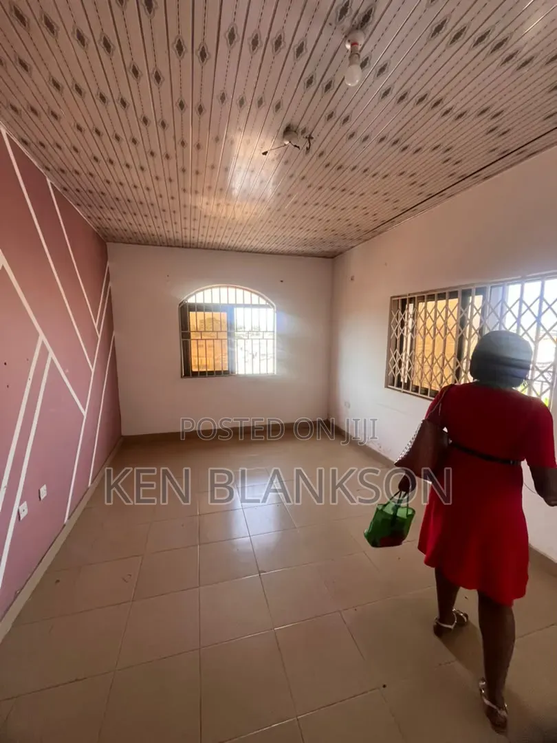 1bdrm Apartment in Exhibition for rent