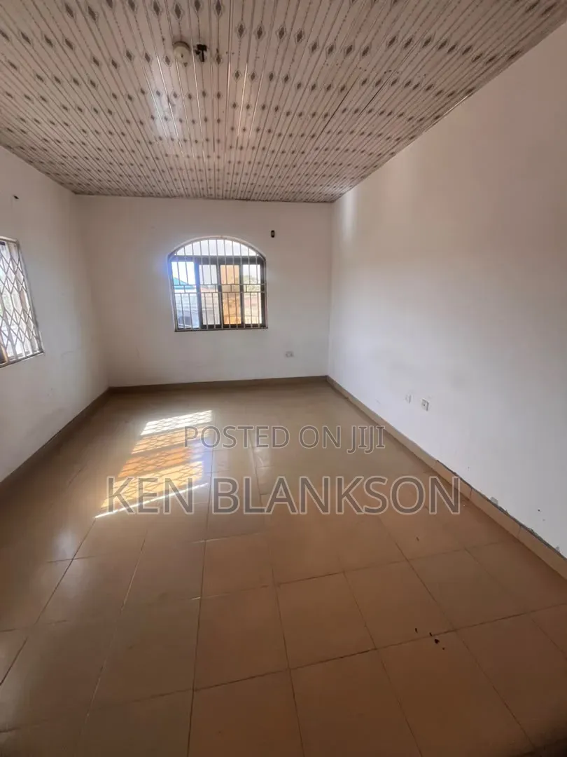1bdrm Apartment in Exhibition for rent