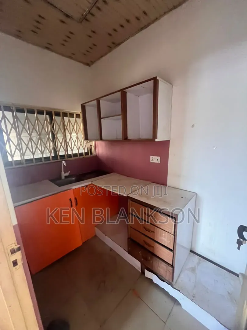 1bdrm Apartment in Exhibition for rent