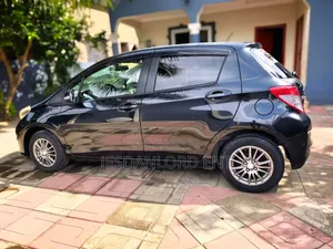 Toyota Vitz 1.3 FWD 5dr 2013 Black