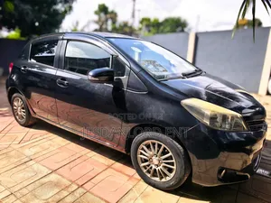 Toyota Vitz 1.3 FWD 5dr 2013 Black