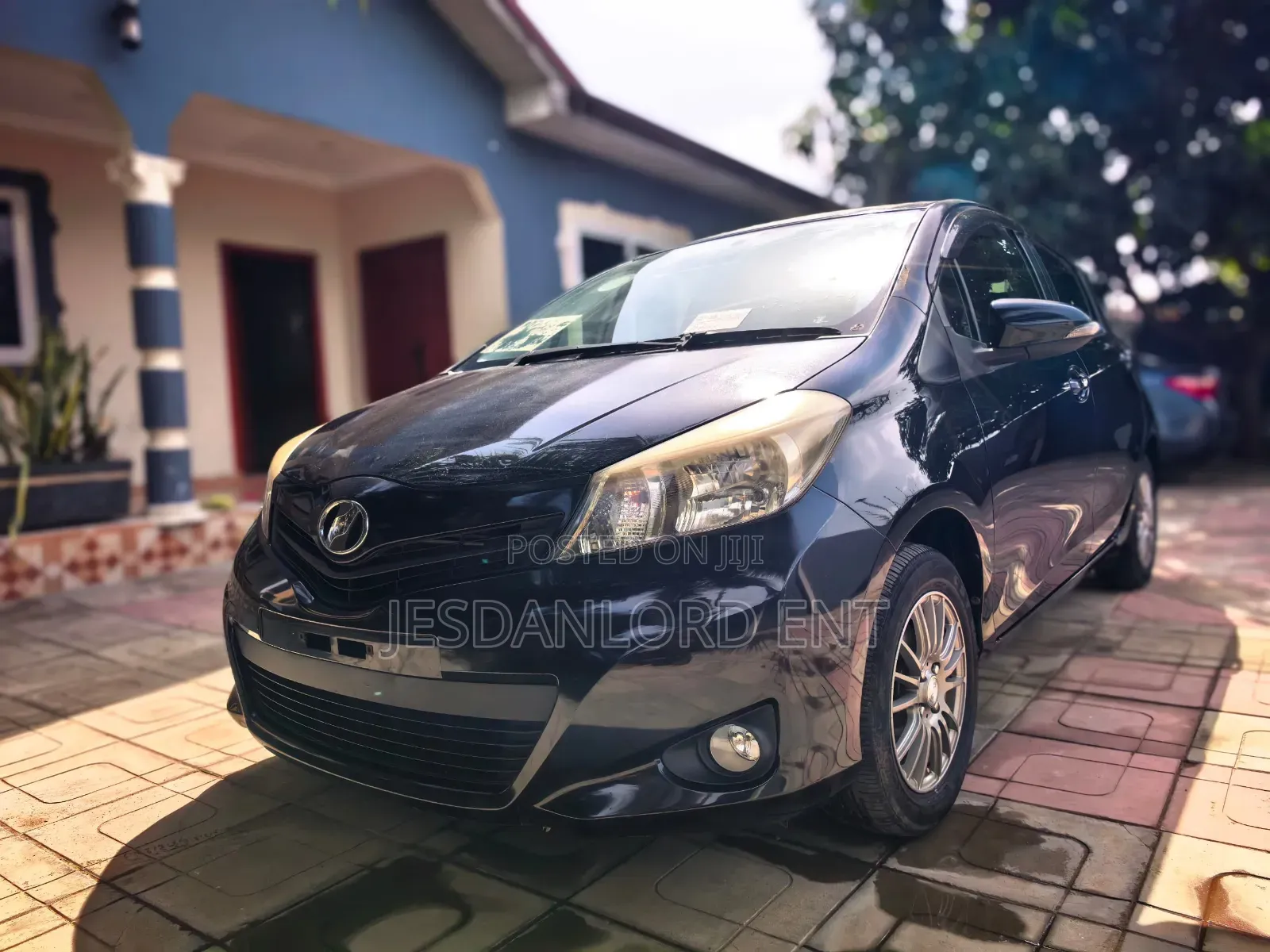 Toyota Vitz 1.3 FWD 5dr 2013 Black