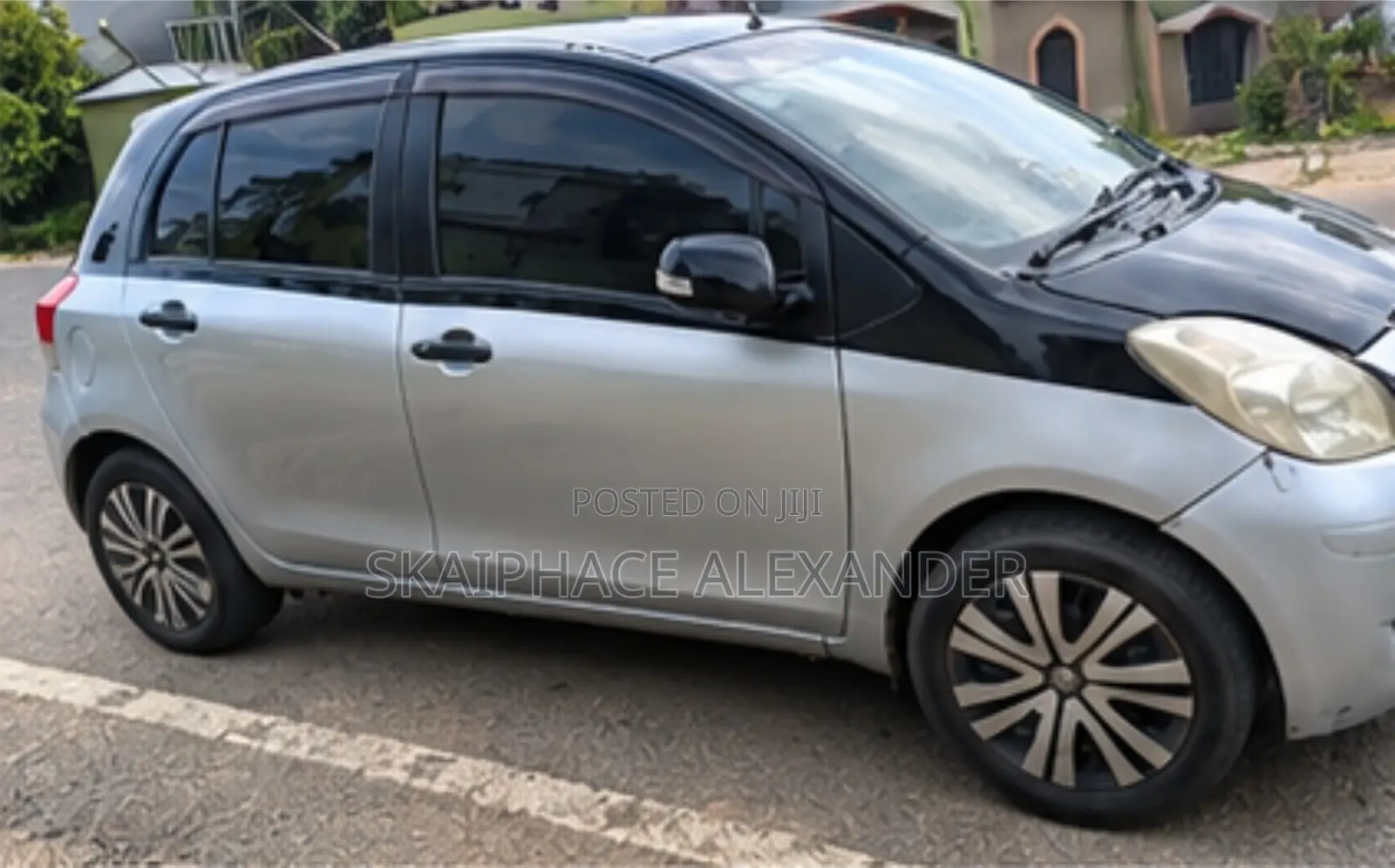 Toyota Vitz 2009 Silver