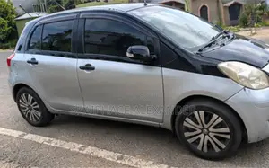 Toyota Vitz 2009 Silver
