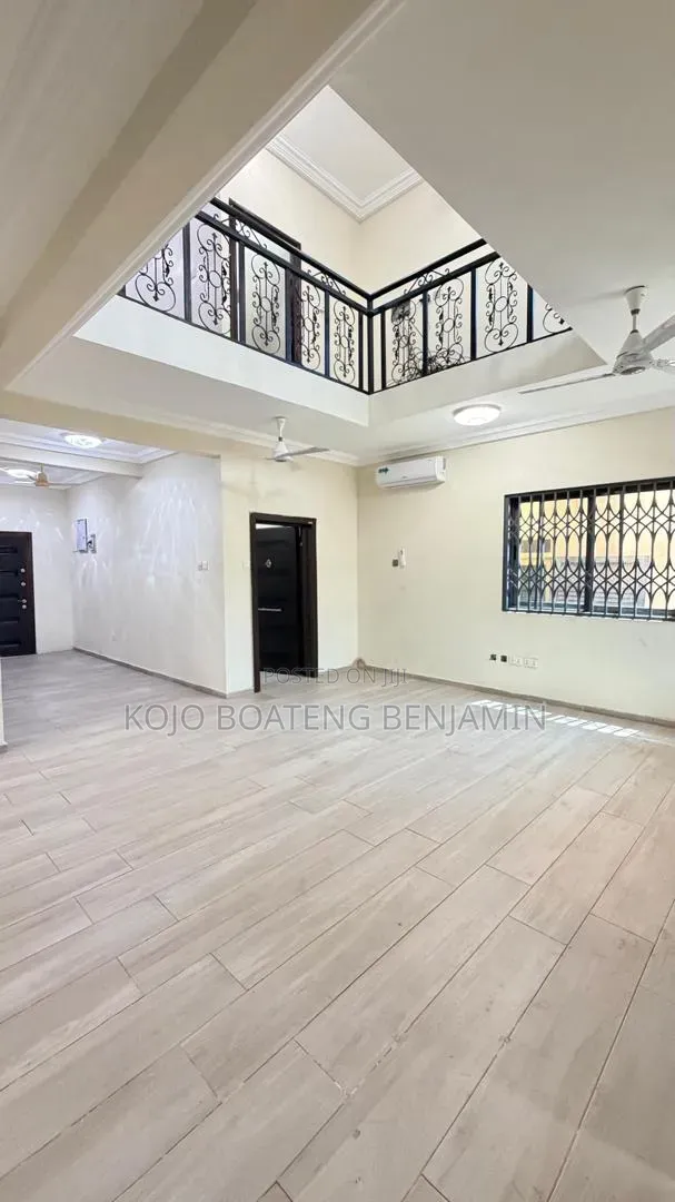 3bdrm Duplex in School Junction for rent